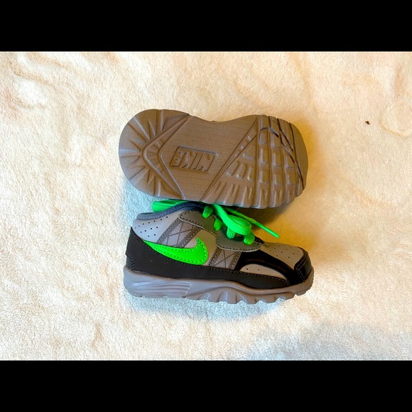 Toddler Nike Running Shoes - Picture 1 of 4